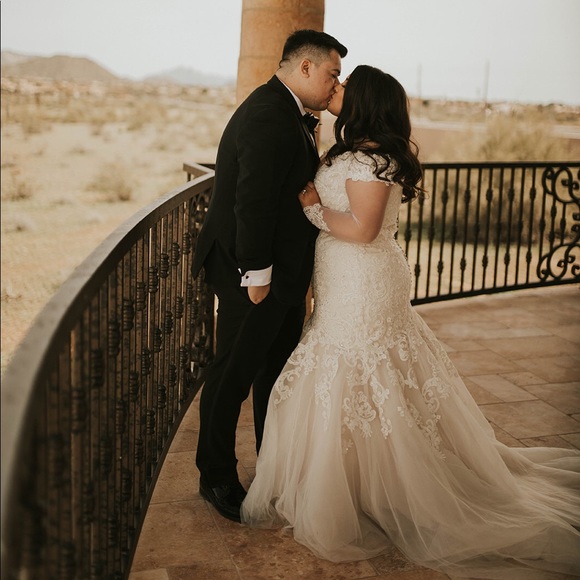 ➡️ ✨MEET YOUR POSHER✨ ⬅️ - Picture 2 of 3